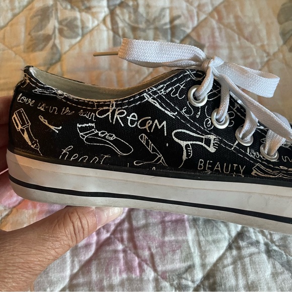 Converse Style (but not Converse) Hairdresser Sneakers - Picture 4 of 5